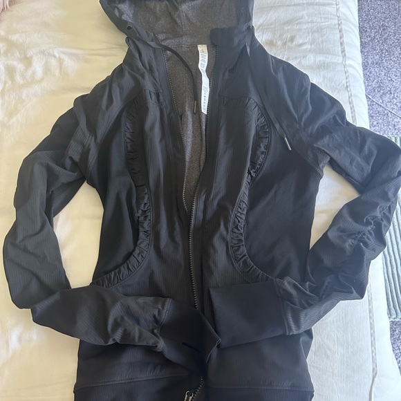 Lululemon black women’s hooded zip up - like new 6 - Picture 1 of 6